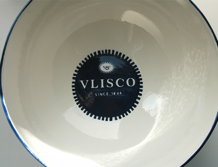 Werk in opdracht Vlisco schaal met logo